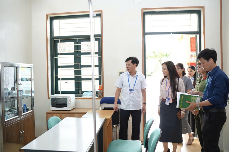 Phường Láng: Rà soát kỹ lưỡng, đảm bảo điều kiện tốt nhất cho thí sinh tại điểm thi Phan Huy Chú – Đống Đa- Ảnh 3.
