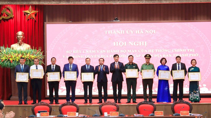 Xã Đoài Phương tham dự hội nghị trực tuyến sơ kết một năm vận hành bộ máy của hệ thống chính trị và chính quyền địa phương hai cấp của thành phố Hà Nội

- Ảnh 3.