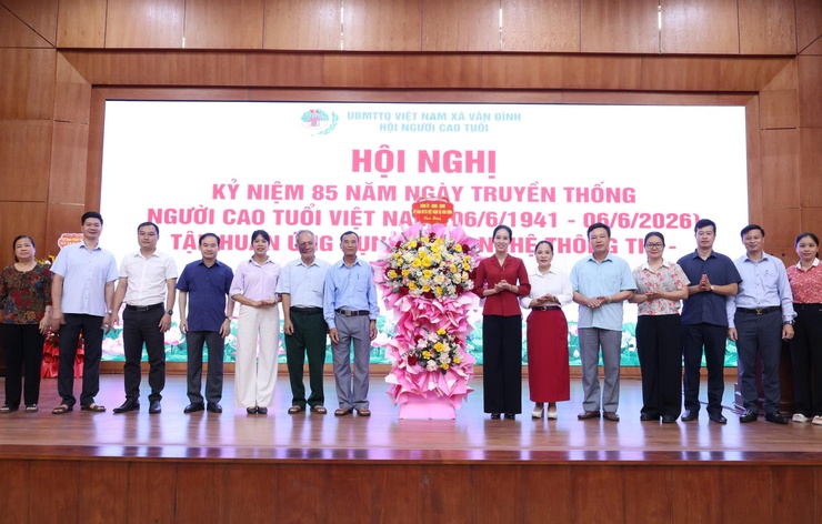 Hội người cao tuổi xã Vân Đình tổ chức Hội nghị Kỷ niệm 85 năm Ngày truyền thống Người cao tuổi Việt Nam và tập huấn Chuyển đổi số- Ảnh 1.