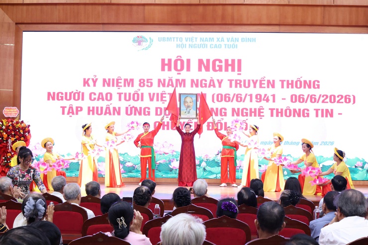 Hội người cao tuổi xã Vân Đình tổ chức Hội nghị Kỷ niệm 85 năm Ngày truyền thống Người cao tuổi Việt Nam và tập huấn Chuyển đổi số- Ảnh 7.