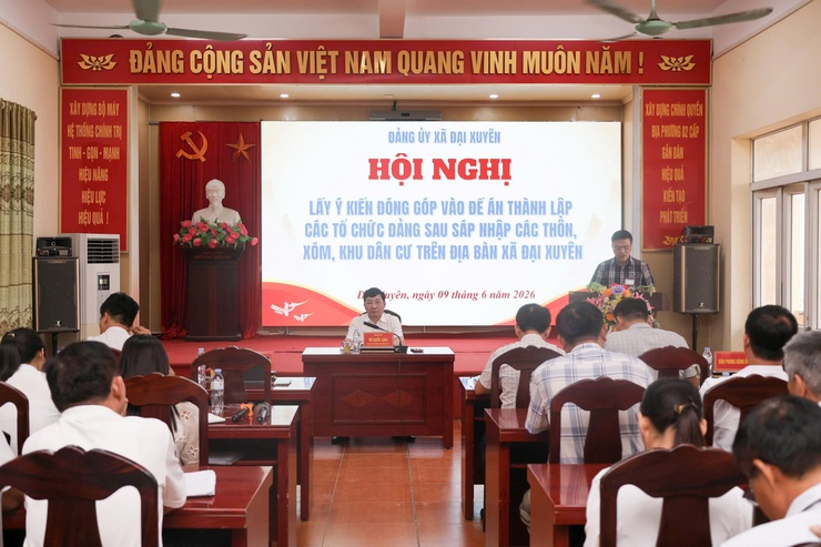 Hội nghị lấy ý kiến đóng góp vào đề án thành lập các tổ chức Đảng sau sáp nhập thôn, xóm, khu dân cư trên địa bàn xã- Ảnh 1.