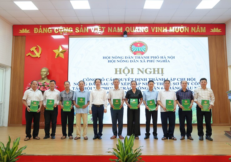 Hội Nông dân xã Phú Nghĩa công bố các Quyết định thành lập Chi hội sau sắp xếp, sáp nhập thôn; Sơ kết công tác Hội và phong trào Nông dân 6 tháng đầu năm 2026- Ảnh 3.