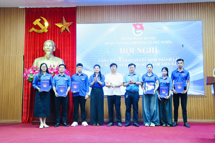 Sơ kết công tác Đoàn và phong trào thanh thiếu nhi 6 tháng đầu năm 2026; Công bố Quyết định thành lập Chi đoàn Quân sự; Công bố và trao quyết định chỉ định Ban chấp hành, Bí thư, Phó Bí thư các Chi đoàn sau sắp xếp- Ảnh 11.