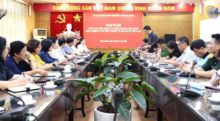 Phường Thanh Xuân tổ chức Hội nghị chuyển giao các Hội do Đảng, Nhà nước giao nhiệm vụ về trực thuộc Ủy ban Mặt trận Tổ quốc Việt Nam phường- Ảnh 1.