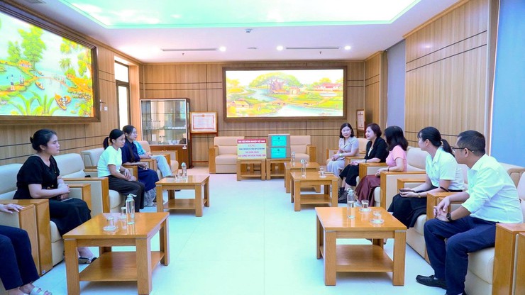 Học viện Nông nghiệp Việt Nam trao tặng 100 cuốn sách xây dựng thư viện Trung tâm Dịch vụ tổng hợp xã Vân Đình - Ảnh 3.