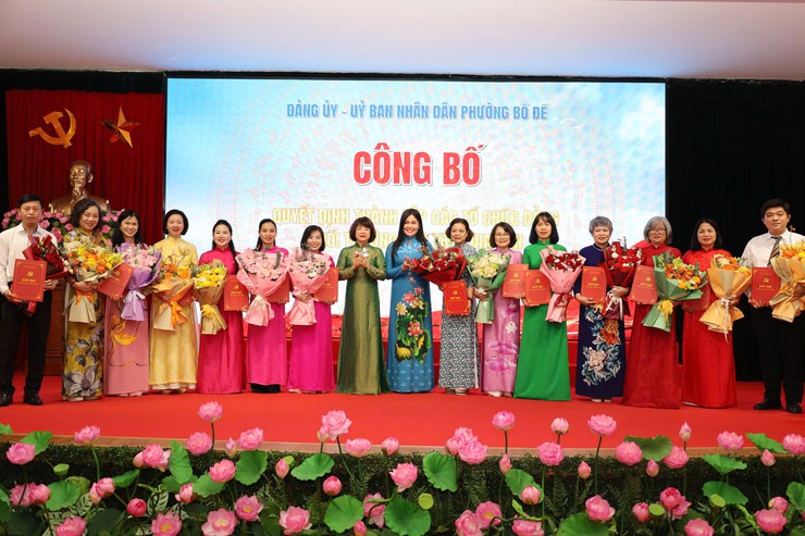 Phường Bồ Đề công bố quyết định thành lập các trường học và kiện toàn đội ngũ cán bộ quản lý sau sắp xếp hệ thống giáo dục công lập - Ảnh 1.