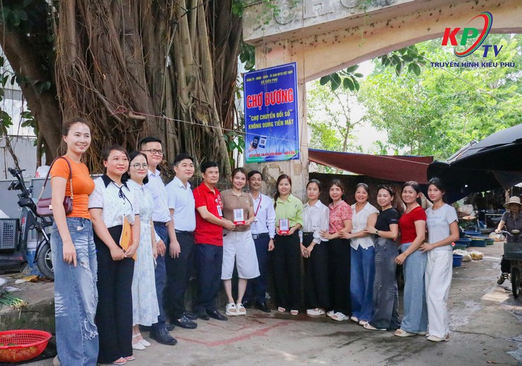 Kiều Ph&uacute; triển khai cao điểm 100 ng&agrave;y chuyển đổi số, ra mắt m&ocirc; h&igrave;nh Chợ số, Tuyến đường số - Ảnh 13.
