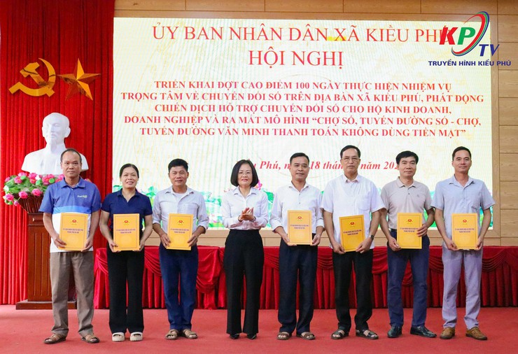 Kiều Ph&uacute; triển khai cao điểm 100 ng&agrave;y chuyển đổi số, ra mắt m&ocirc; h&igrave;nh Chợ số, Tuyến đường số - Ảnh 4.