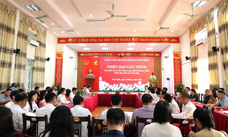 Thường trực HĐND xã Phú Nghĩa tổ chức Phiên giải trình về công tác thu gom, vận chuyển rác thải sinh hoạt trên địa bàn xã - Ảnh 1.