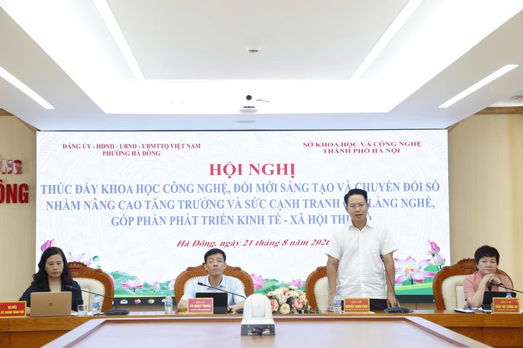 Phường Hà Đông thúc đẩy khoa học, công nghệ, đổi mới sáng tạo và chuyển đổi số trong phát triển làng nghề dệt lụa Vạn Phúc - Ảnh 7.