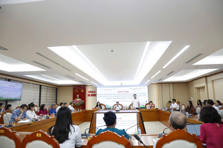 Phường Hà Đông thúc đẩy khoa học, công nghệ, đổi mới sáng tạo và chuyển đổi số trong phát triển làng nghề dệt lụa Vạn Phúc - Ảnh 8.