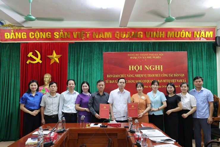 Đảng ủy Phú Nghĩa tổ chức Hội nghị bàn giao chức năng, nhiệm vụ tham mưu công tác dân vận từ Ban Xây dựng Đảng sang Cơ quan Ủy ban MTTQ Việt Nam xã - Ảnh 5.