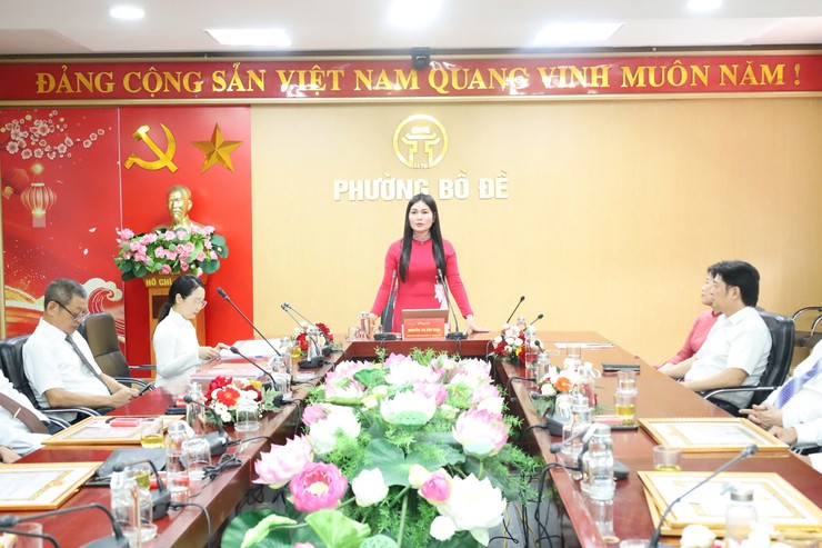 Đảng ủy doanh nghiệp tổ chức Hội nghị ra mắt chi bộ Hợp tác xã dịch vụ vận tải bốc xếp Gia Lâm, trao tặng Huy hiệu đảng đợt 02/9 - Ảnh 1.