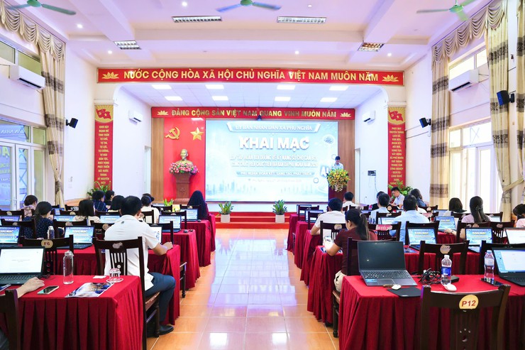 Khai mạc lớp tập huấn, bồi dưỡng về kỹ năng số cho cán bộ, công chức, viên chức trên địa bàn xã Phú nghĩa năm 2026 - Ảnh 1.