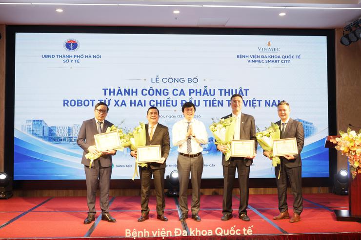 Việt Nam lần đầu vận hành mạng lưới phẫu thuật robot từ xa hai chiều- Ảnh 4.