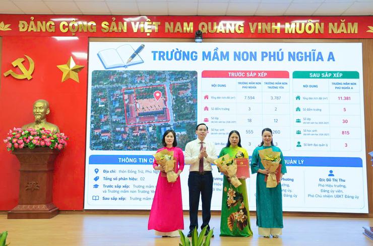 Phú Nghĩa: Công bố và trao các quyết định về thành lập các cơ sở giáo dục công lập, tổ chức Đảng và công tác cán bộ khi sắp xếp các trường học- Ảnh 6.