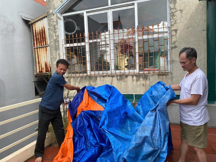 Tập trung xử lý triệt để ổ dịch, vệ sinh môi trường hằng ngày không để dịch sốt xuất huyết lan rộng- Ảnh 4. Tập trung xử lý triệt để ổ dịch, vệ sinh môi trường hằng ngày không để dịch sốt xuất huyết lan rộng- Ảnh 4.