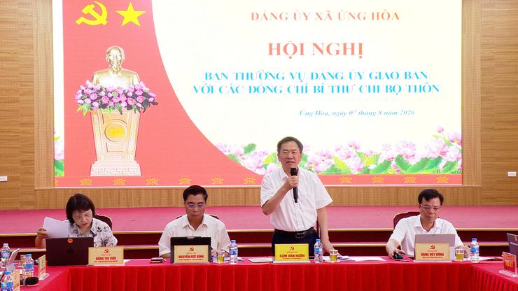 Ban Thường vụ Đảng uỷ xã Ứng Hòa giao ban với Bí thư các chi bộ thôn. - Ảnh 1.
