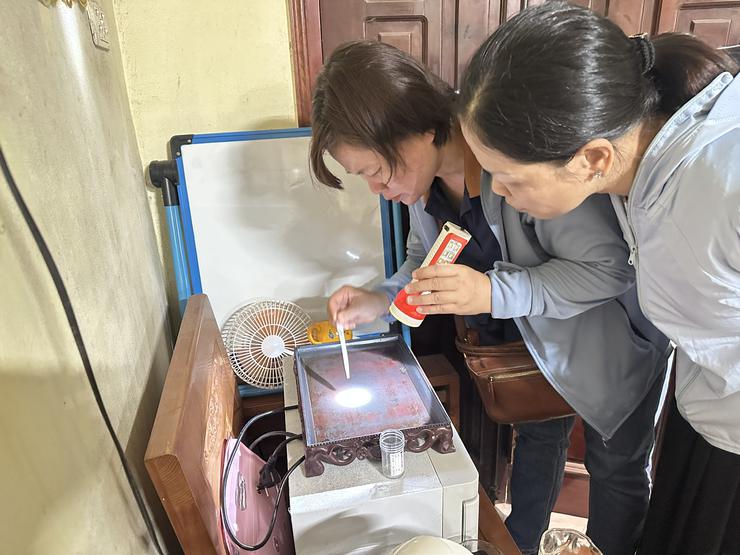 CDC Hà Nội kiểm tra công tác phòng, chống sốt xuất huyết tại phường Long Biên và Bồ Đề - Ảnh 3.