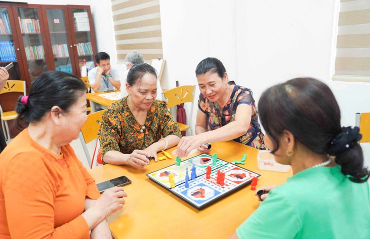 Đưa các hoạt động chăm sóc người cao tuổi toàn diện ngay tại cộng đồng - Ảnh 2.