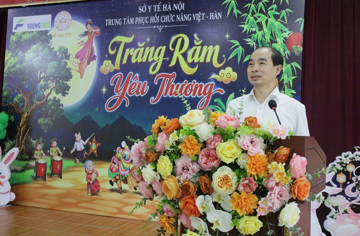 Ngành Y tế Hà Nội mang Trung thu ấm áp đến trẻ em có hoàn cảnh đặc biệt - Ảnh 6.