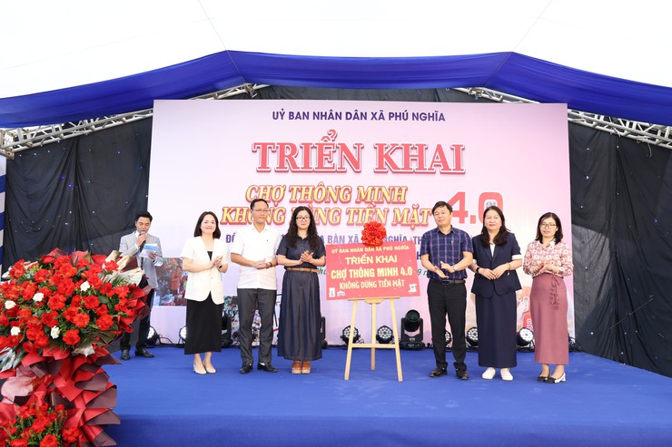 Phú Nghĩa: 100% chợ dân sinh trên địa bàn triển khai mô hình “Chợ thông minh 4.0 – không dùng tiền mặt” - Ảnh 11.