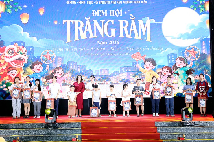 Rộn ràng Đêm hội trăng rằm năm 2026 tại phường Thanh Xuân: Chăm lo từ cơ sở, nâng bước tương lai trẻ thơ - Ảnh 5.