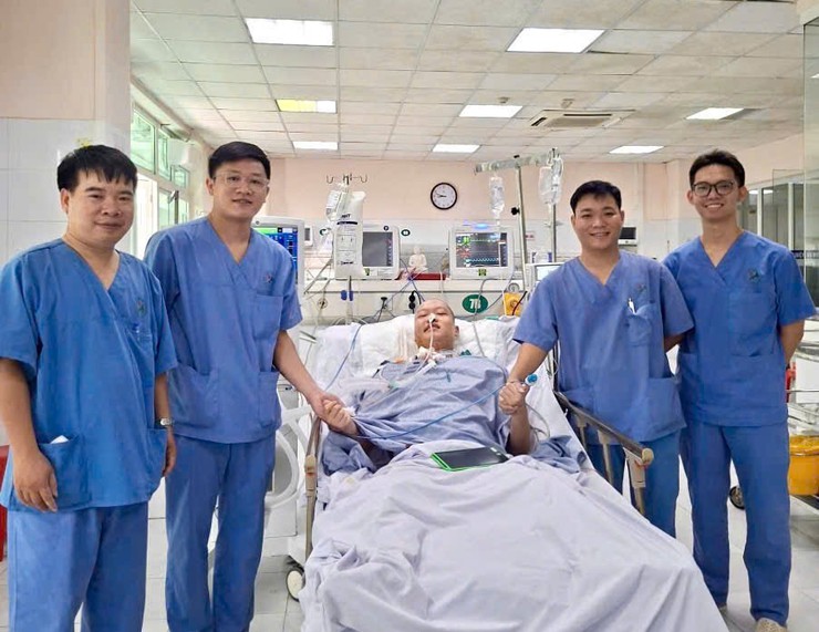 Bệnh viện đa khoa Đức Giang: Cứu sống nam thanh niên suy hô hấp, suy đa tạng nguy kịch - Ảnh 2.