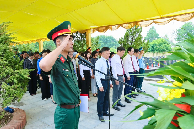 Xã Phú Nghĩa tổ chức lấy mẫu ADN hài cốt 07 liệt sĩ chưa xác định được thông tin- Ảnh 8.