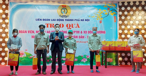 Trao quà Tết cho người lao động khó khăn tại huyện Ứng Hòa