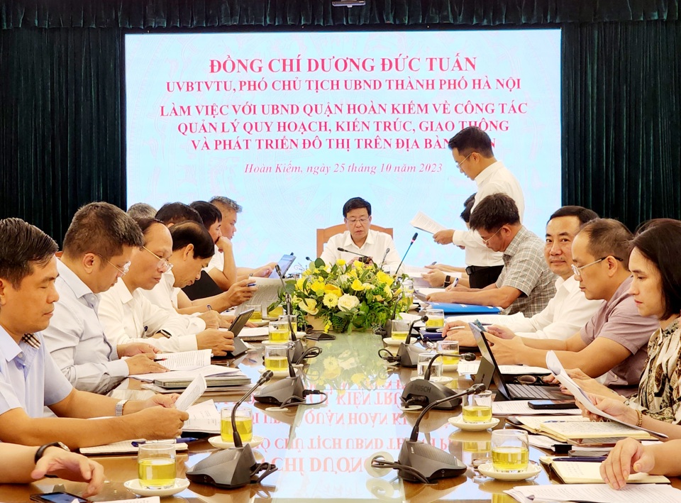 Quang cảnh buổi làm việc