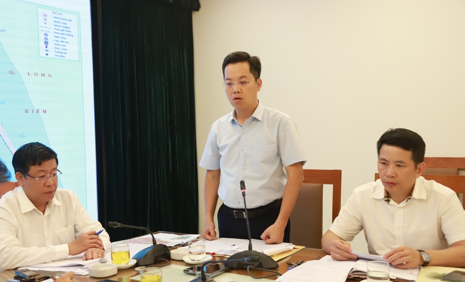 Bí thư Quận ủy, Chủ tịch HĐND quận Hoàn Kiếm Vũ Đăng Định phát biểu tại buổi làm việc
