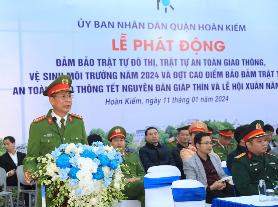 Thượng tá Bùi Văn Đang, Phó trưởng Công an quận Hoàn Kiếm phát biểu hưởng ứng