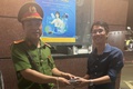 Công an phường Kim Liên hỗ trợ người dân nhận lại tài sản bị rơi