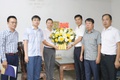 Đảng ủy, HĐND, UBND, UBMTTQ Việt Nam xã Trần Phú thăm và tặng hoa chúc mừng doanh nhân tiêu biểu trên địa bàn