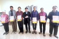 Xã Thạch Thất trao Giấy chứng nhận quyền sử dụng đất sau dồn điền đổi thửa cho nhân dân trên địa bàn