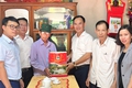 Lãnh đạo huyện Quốc Oai thăm, tặng quà người có công tiêu biểu nhân dịp kỷ niệm 78 năm Ngày Thương binh - Liệt sĩ

