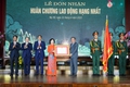 Quận Tây Hồ đón nhận Huân chương Lao động hạng Nhất