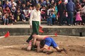 Về Chi Đông xem vật truyền thống