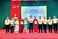           Đảng ủy xã Dương Hòa trao quyết định về công tác cán bộ tại cơ quan Uỷ ban Mặt trận Tổ quốc và các đoàn thể xã
