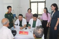 Khám bệnh, cấp thuốc, tặng quà cho đối tượng chính sách, người có công tại xã Phú Xuyên