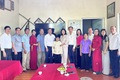 Lãnh đạo MTTQ Thành phố Hà Nội và xã Suối Hai thăm, tặng quà Mẹ Việt Nam anh hùng Đinh Thị Lê