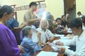 Phòng Văn hóa - Xã hội hướng dẫn người dân từ đủ 75 tuổi đến dưới 80 tuổi làm hồ sơ đề nghị hưởng trợ cấp hưu trí xã hội