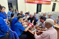 Xã Phù Đổng hướng dẫn đảng viên cài đặt ứng dụng giải quyết thủ tục hành chính của Đảng