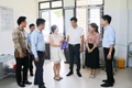 Lãnh đạo xã Quốc Oai thăm hỏi, tặng quà cháu bé sơ sinh bị bỏ rơi tại Trạm y tế xã