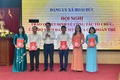 Đảng uỷ xã Hoài Đức công bố và trao Quyết định về công tác tổ chức, cán bộ, khối Đảng, MTTQ và các đoàn thể
