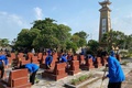 UB MTTQ xã Hoài Đức tổ chức ra quân dọn dẹp, dọn dẹp, chỉnh trang khuôn viên Nghĩa trang Liệt sỹ trên địa bàn xã