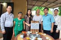 PHÓ BÍ THƯ THƯỜNG TRỰC ĐẢNG ỦY XÃ TRUNG GIÃ THĂM HỎI, TẶNG QUÀ CÁC ĐỐI TƯỢNG CHÍNH SÁCH DỊP 27/7