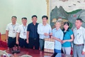 Đồng chí Nguyễn Bá Hoàng - Phó Bí thư Đảng uỷ, Chủ tịch UBND xã Trung Giã thăm, tặng quà Mẹ Việt Nam anh hùng, thân nhân liệt sĩ, thương, bệnh binh nặng nhân kỷ niệm 78 năm Ngày Thương binh - Liệt sĩ (27/7/1947 - 27/7/2025)