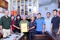Đồng chí Lê Thi Điểm-UV BTV, Chủ tịch UB MTTQ xã Hoài Đức thăm hỏi, tặng quà người có công tiêu biểu